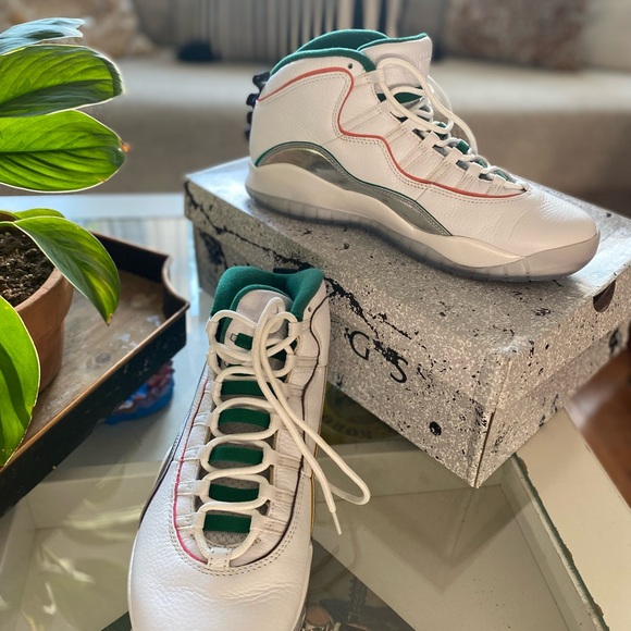 Air Jordans 10 Retro Wings - Picture 2 of 6